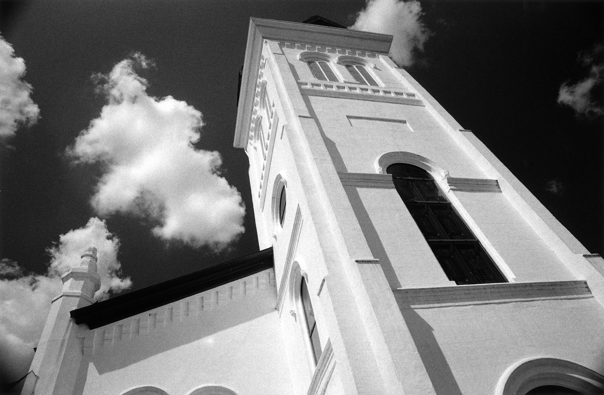 First United Methodist Church in Huntsville, Nikon F6, 24-120mm VR lens, Delta 1/60 at F8, Delta 400, DD-X 1:7, red and pol filters