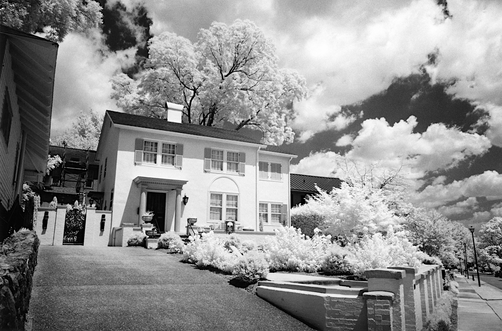 Mansion, Leica M-A, 28mm Elmarit ASPH, IR720 Fltr, Rollei IR400 Infrared Film, Diafine