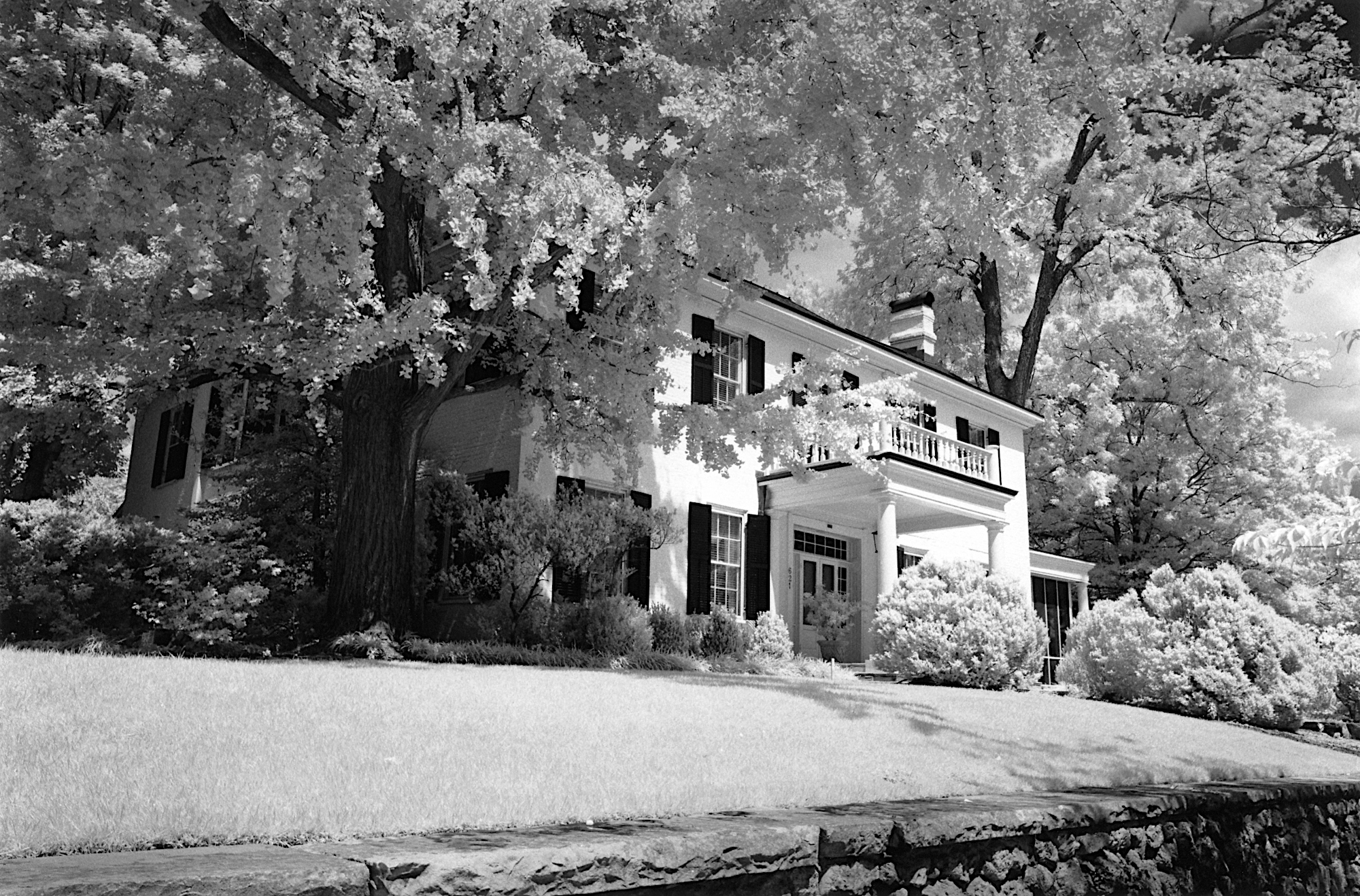 Mansion, Leica M-A, 28mm Elmarit ASPH, IR720 Fltr, Rollei IR400 Infrared Film, Diafine